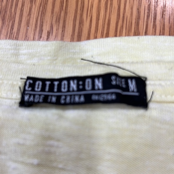 Yellow Cotton On tshirt MEDIUM - Picture 5 of 5